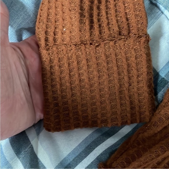 size large V-neck Double Zero waffle knit long sleeve top - Picture 3 of 5